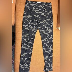 EUC Elaine Kim Camouflage L Leggings